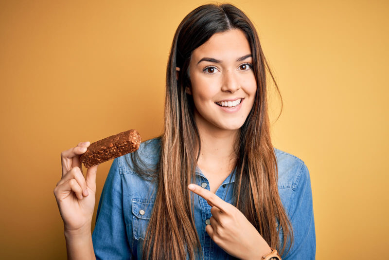 ZE_BarsGirl ZoomEssence improves your bars' flavors